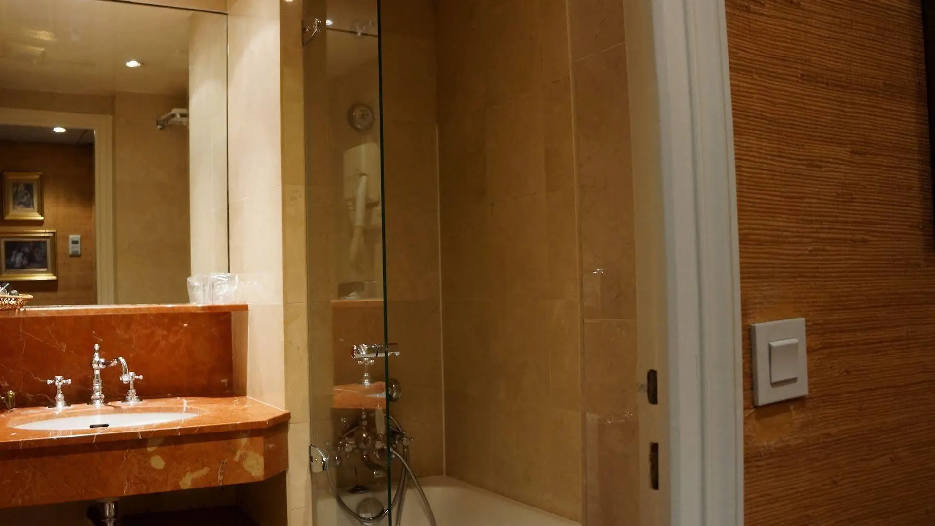 Le Relais Médicis Hotel 4*